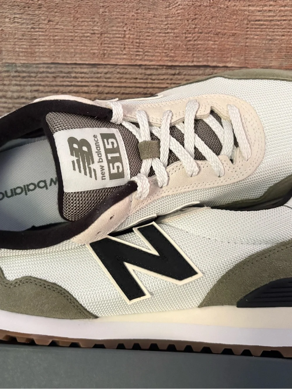 New Balance Men's White and Olive Green Retro Runner Sneakers